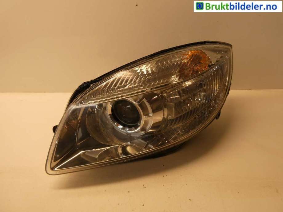 Frontlykt venstre halogen til Škoda Roomster, 2006-2010 (Fase 1) (SKODA|5J1 941 015 A)