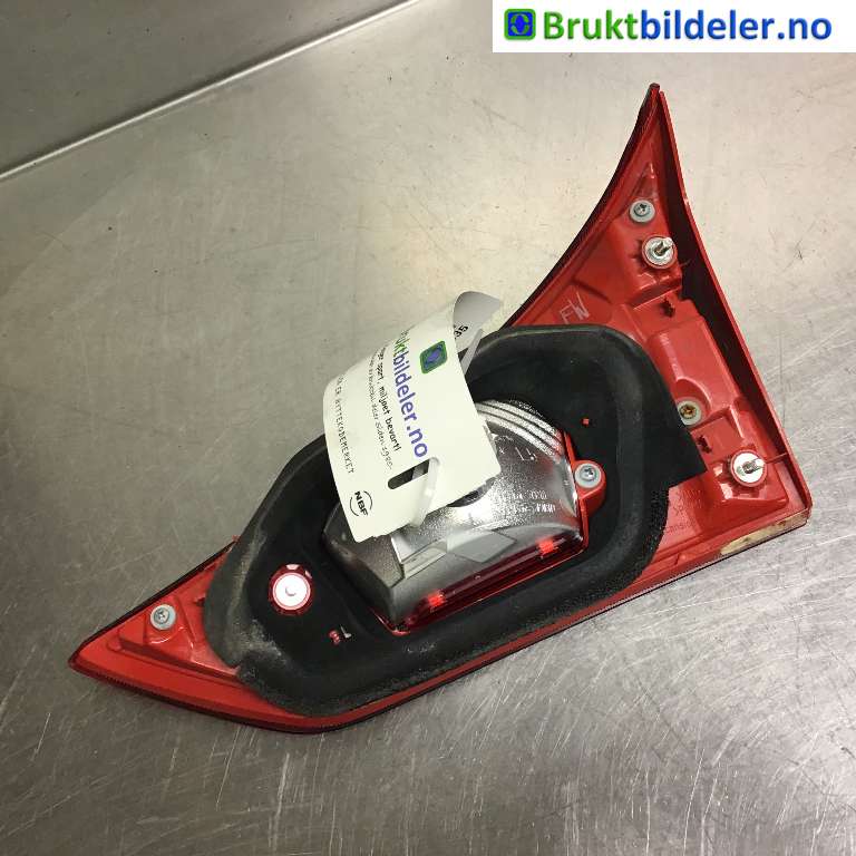 Baklykt venstre indre til Toyota Auris 2015-2019 (Type II, Fase 2)  (TOYOTA|81591-02490|)
