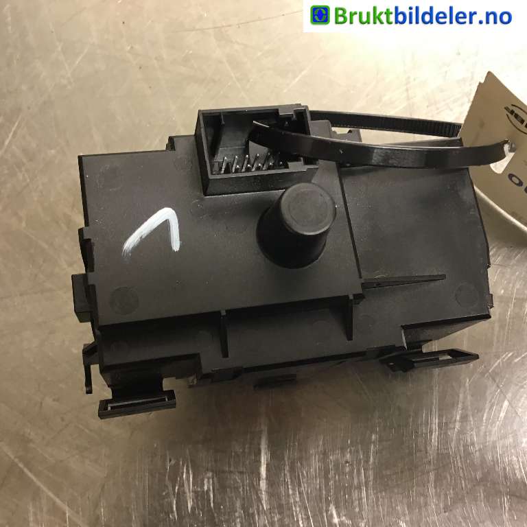 Bryter lys til BMW X1 2009-2015 (E84) (E84) (BMW|6 932 769-04|1 1110 01|)