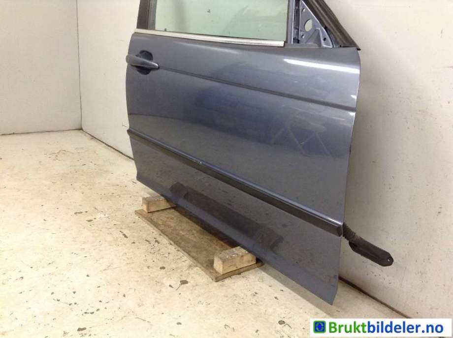 Dør høyre foran til BMW 3-Serie 1998-2005 (E46) (E46) (BMW|41 51 7 034 152|)