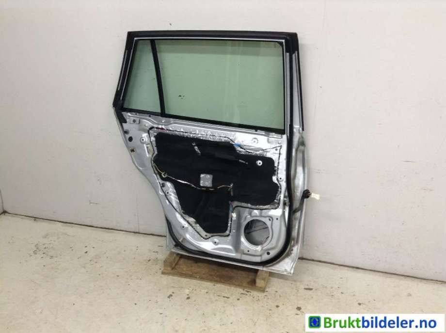 Dør venstre bak til Subaru Outback 2009-2014 (Type IV)  (SUBARU|60409AJ1139P|)