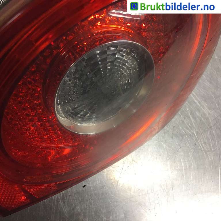 Baklykt høyre indre til VW Golf V, Combi 2003-2008  (VOLKSWAGEN|1 K6 945 108 C|4VFX-15500-AA|)