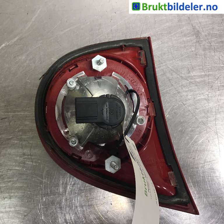 Baklykt høyre indre til VW Golf V, Combi 2003-2008  (VOLKSWAGEN|1 K6 945 108 C|4VFX-15500-AA|)
