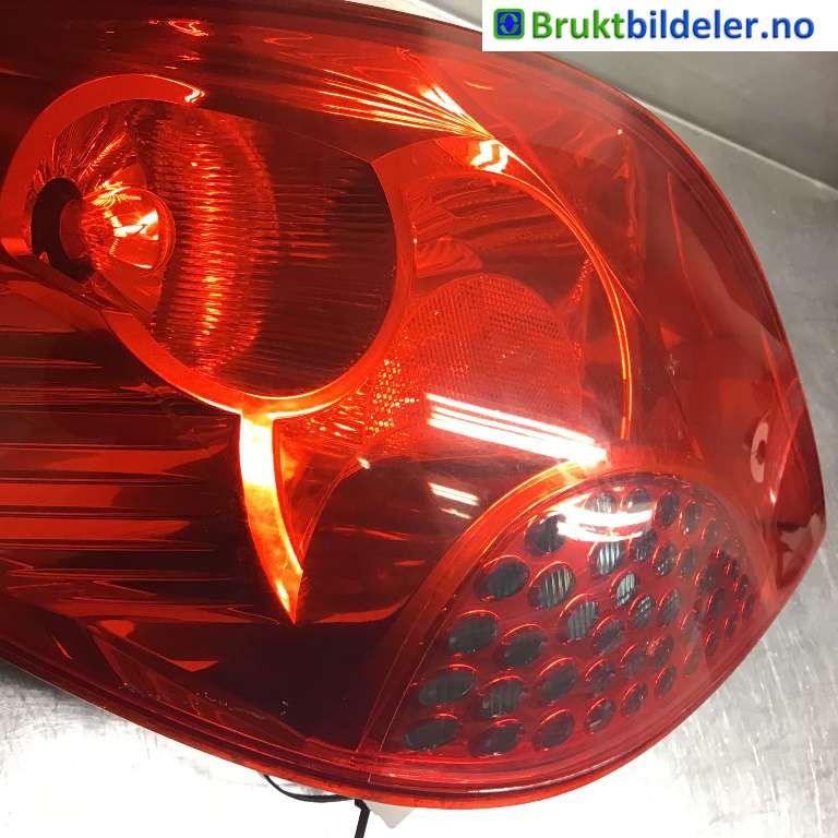 Baklykt venstre til Peugeot 207 2006-2012  (PEUGEOT|6350 Y7|)