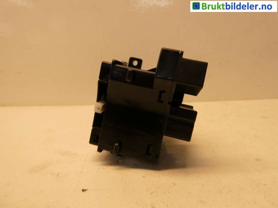 Bryter blink til Nissan X-Trail 2002-2007 (T30) (T30) (NISSAN|255408H700|)