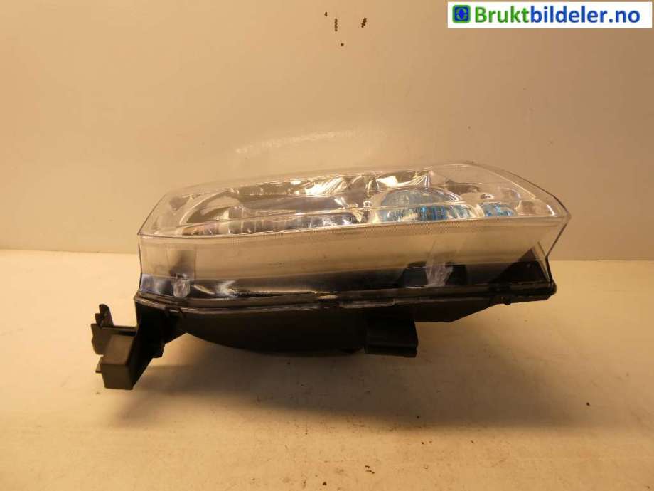 Frontlykt høyre halogen til Nissan X-Trail, 2002-2007 (T30) (T30) (NISSAN|260108H70A)