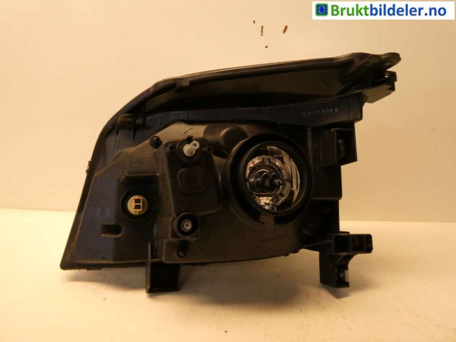 Frontlykt høyre halogen til Nissan X-Trail 2002-2007 (T30) (T30) (NISSAN|260108H70A|)