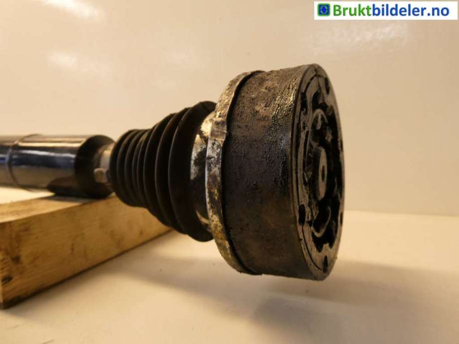 Drivaksel høyre foran til VW Golf, Plus/Cross 2005-2009 (Fase 1) (VOLKSWAGEN|5Q0 407 272 FF||1K0 407 272 CC)