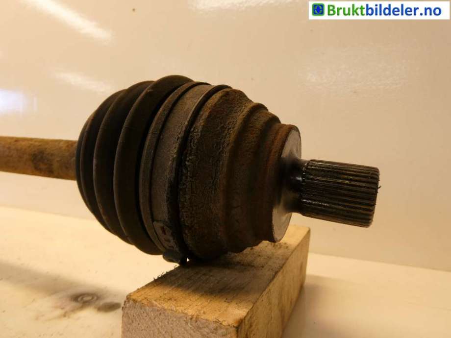 Drivaksel venstre foran til VW Golf, Plus/Cross 2005-2009 (Fase 1) (VOLKSWAGEN|1K0 407 271 CP|)