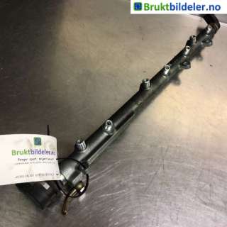 Dyseskinne (fuelrail) til BMW 5-Serie, 2003-2010 (E60/E61) (E60/E61) (BMW|13 53 7 805 726|0 445 216 008|7 798 679)