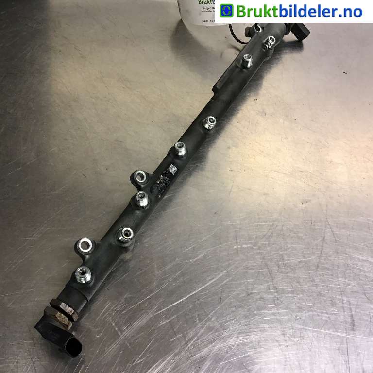 Dyseskinne (fuelrail) til BMW 5-Serie 2003-2010 (E60/E61) (E60/E61) (BMW|13 53 7 805 726|0 445 216 008|7 798 679)