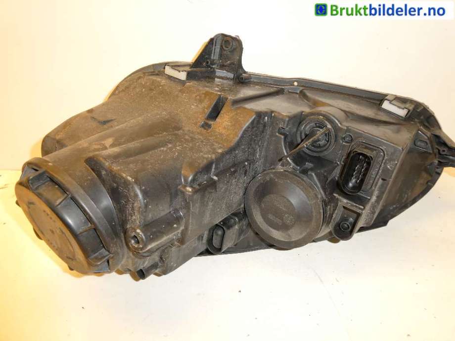 Frontlykt høyre halogen til VW Golf V, Combi 2003-2008 (VOLKSWAGEN|1K0941030T||1K0 941 030 T)
