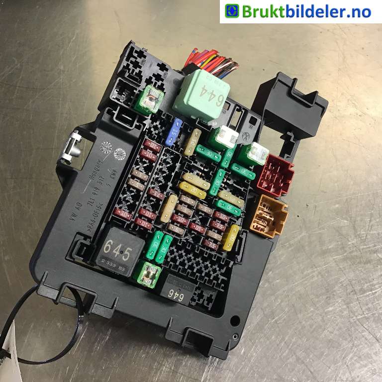 Sikringsboks til VW Transporter / Caravelle, 2019-->> (T6.1) (T6.1) (Volkswagen|2Q0 937 615 A)