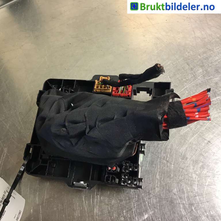 Sikringsboks til VW Transporter / Caravelle 2019-->> (T6.1) (T6.1) (Volkswagen|2Q0 937 615 A|)