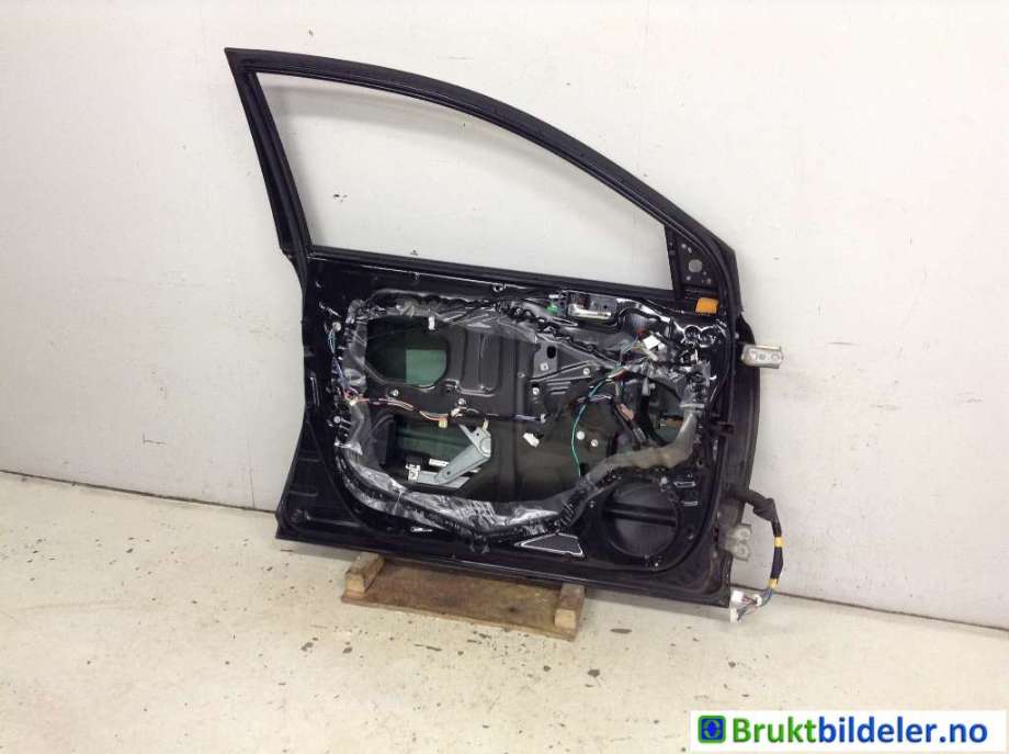 Dør venstre foran til Toyota Avensis 2003-2008 (Type II)  (TOYOTA|67002-05050|)