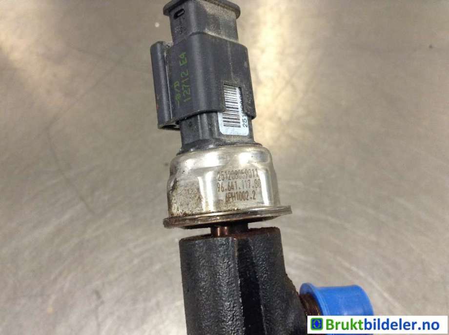 Dyseskinne (fuelrail) til Peugeot 4008 2012-2017  (PEUGEOT|9684753080-02|94675G 01|9664111780)