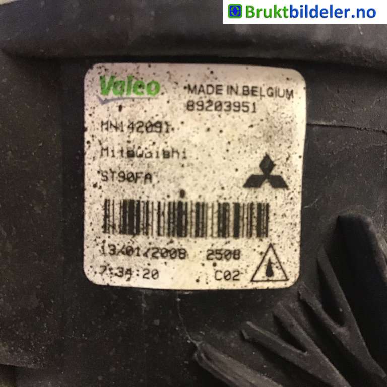 Tåkelykt venstre foran til Mitsubishi Outlander 2007-2010 (Type II, Fase 1)  (MITSUBISHI|MN142091|89203951|)