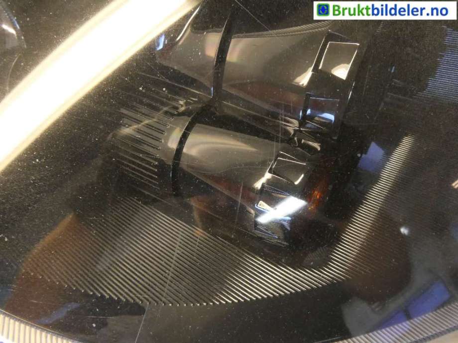 Frontlykt høyre halogen til Mitsubishi Colt 2004-2008 (Type VII, Fase 1) (MITSUBISHI|8301B874|0 301 208 222|8301A994)