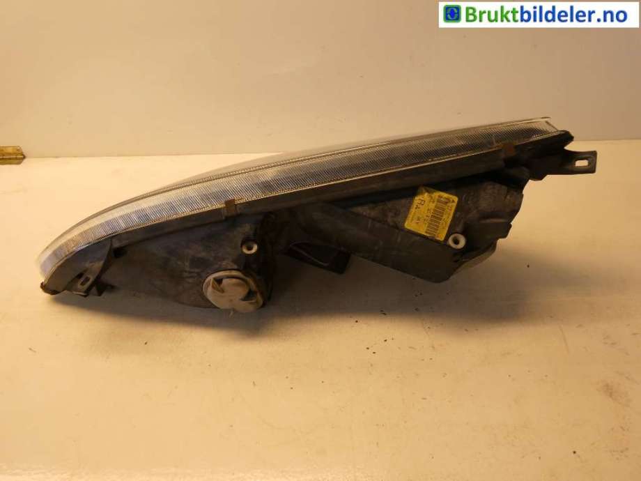 Frontlykt høyre halogen til Mitsubishi Colt 2004-2008 (Type VII, Fase 1) (MITSUBISHI|8301B874|0 301 208 222|8301A994)