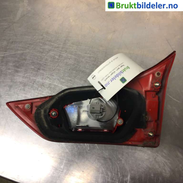 Baklykt venstre indre til Toyota Auris 2013-2015 (Type II, Fase 1)  (TOYOTA|81591-02490|)