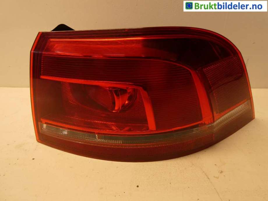 Baklykt høyre til VW Passat, 2011-2015 (B7) (B7) (VOLKSWAGEN|3AF 945 096 E)