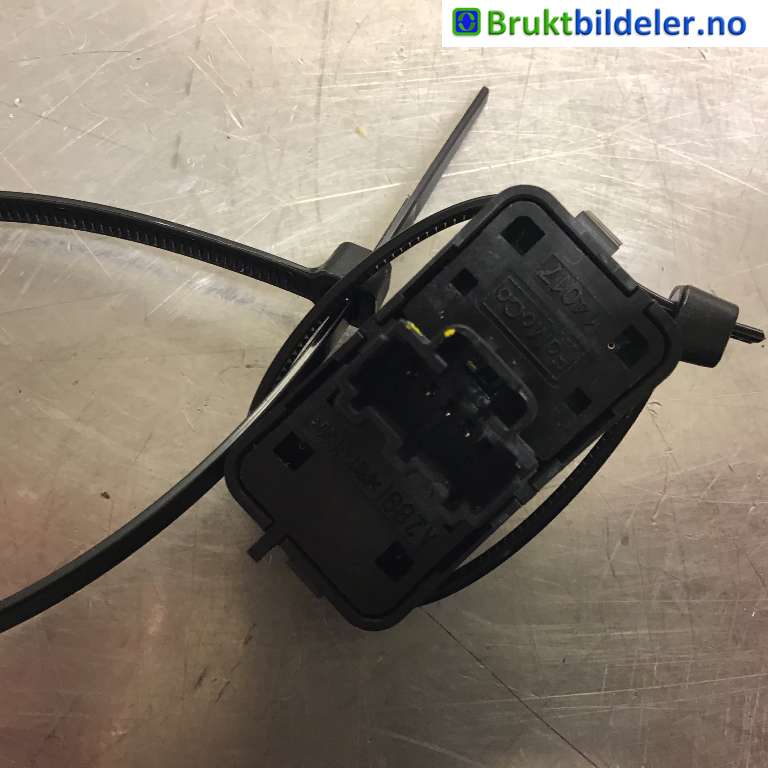 Bryter nødblink til Ford Mustang Mach-e 2020-->>  (FORD|LJ8T-13D734-AA|2661 C2|)