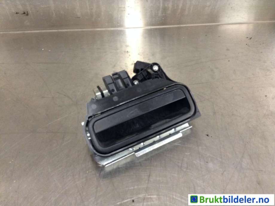 Bakluke/bakdør håndtak til VW Caddy, 2010-2015 (Type III, Fase 2)  (VOLKSWAGEN|2K5 827 565 D)