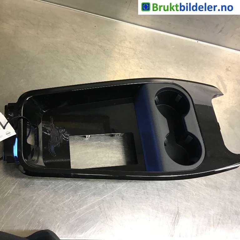 Dashbord koppholder til Ford Mustang Mach-e, 2020-->>  (FORD|LJ8B-R13560-AB3JA6)