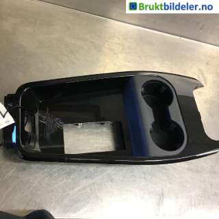 Dashbord koppholder til Ford Mustang Mach-e,   (FORD|LJ8B-R13560-AB3JA6|M0071460-JA6)