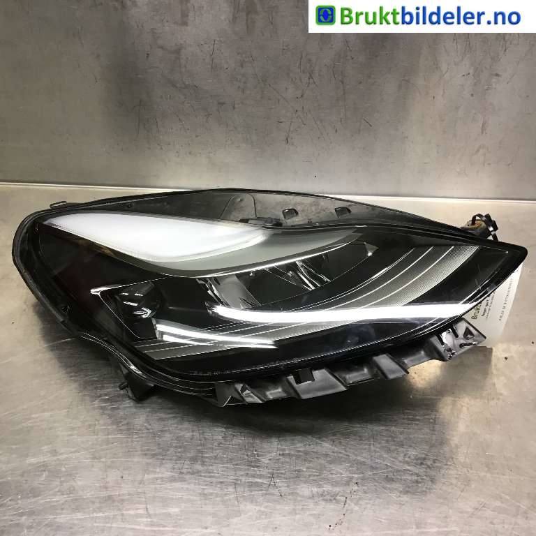 Frontlykt høyre halogen til Tesla Model Y, 2021-2024 (Type I)  (1514953-00-D)