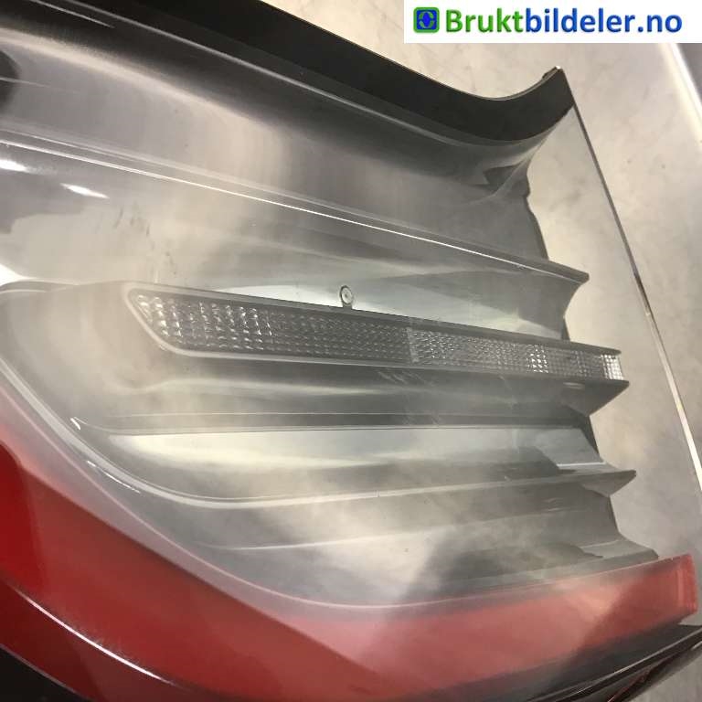 Baklykt venstre indre til Tesla Model Y 2021-2024 (Type I)  (1502088-00-C|)