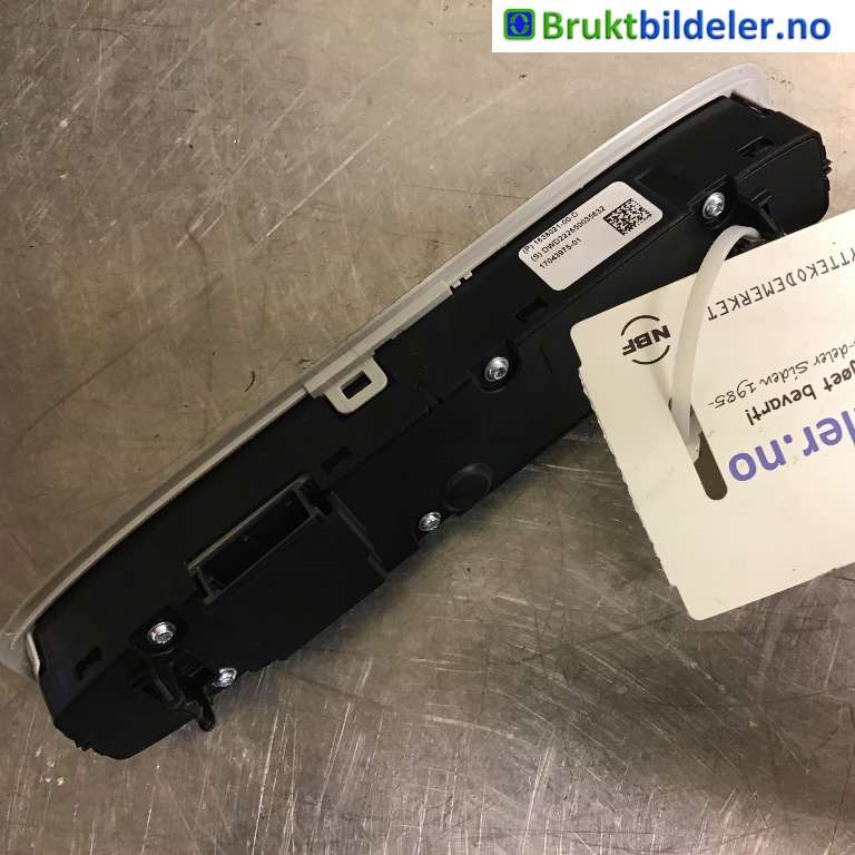 Bryter nødblink til Tesla Model Y 2021-2024 (Type I)  (1638021-00-D|)