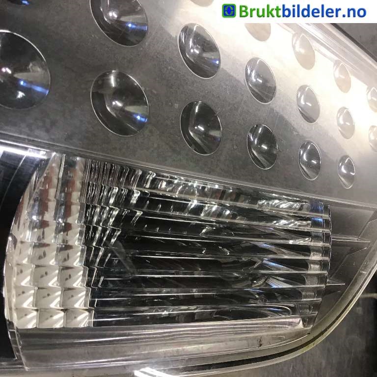 Baklykt venstre indre til Mitsubishi Outlander 2010-2012 (Type II, Fase 2)  (MITSUBISHI|8331A005|)