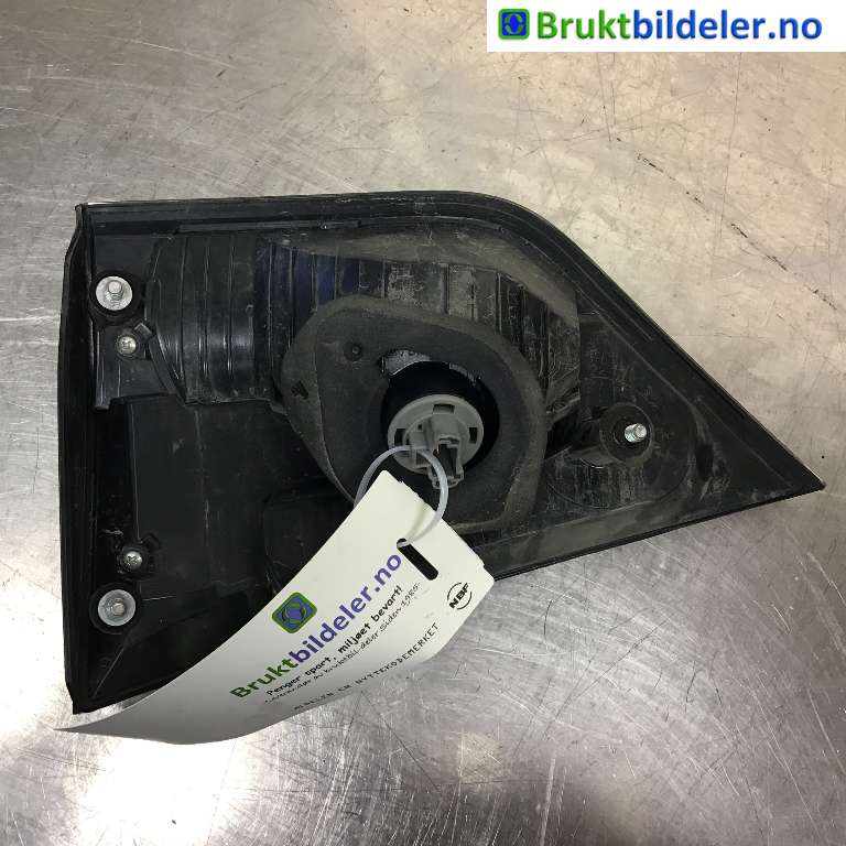 Baklykt venstre indre til Mitsubishi Outlander 2010-2012 (Type II, Fase 2)  (MITSUBISHI|8331A005|)