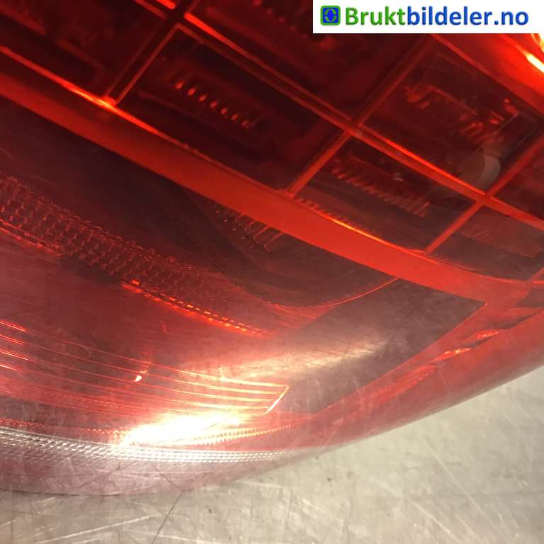 Baklykt høyre til VW Passat 2011-2015 (B7) (B7) (VOLKSWAGEN|3AF 945 208 B|2SK 010 746-02|)