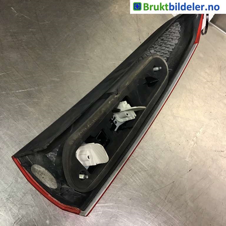Baklykt venstre til Volvo V70 2005-2007 (Type II, Fase 2)  (VOLVO|30655374|)