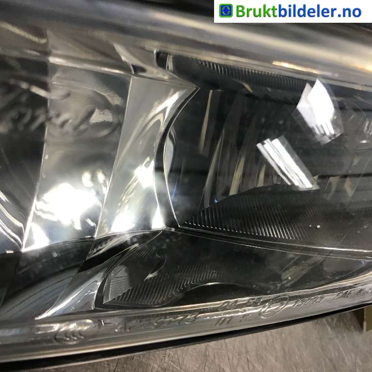 Tåkelykt venstre foran til Ford C-Max 2015-2019 (Type II, Fase 2)  (FORD|F1EB-15A255-AB|90041448|)