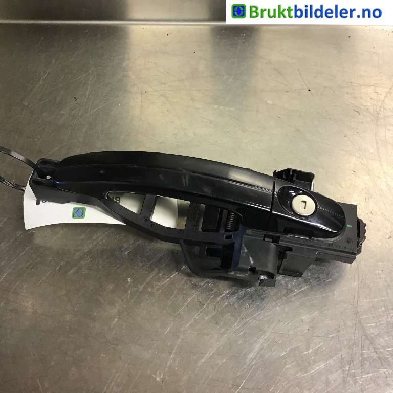 Dørhåndtak utv venstre foran til Ford Focus, 2014-2018 (Type III, Fase 2)  (FORD|BM51-A224A37-DJ)