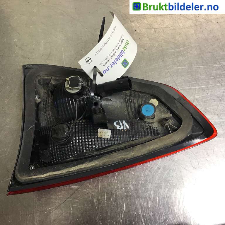 Baklykt venstre indre til Ford C-Max 2015-2019 (Type II, Fase 2)  (FORD|F1CB-13A603-BE|90060098|F1CB-13A603-BC)