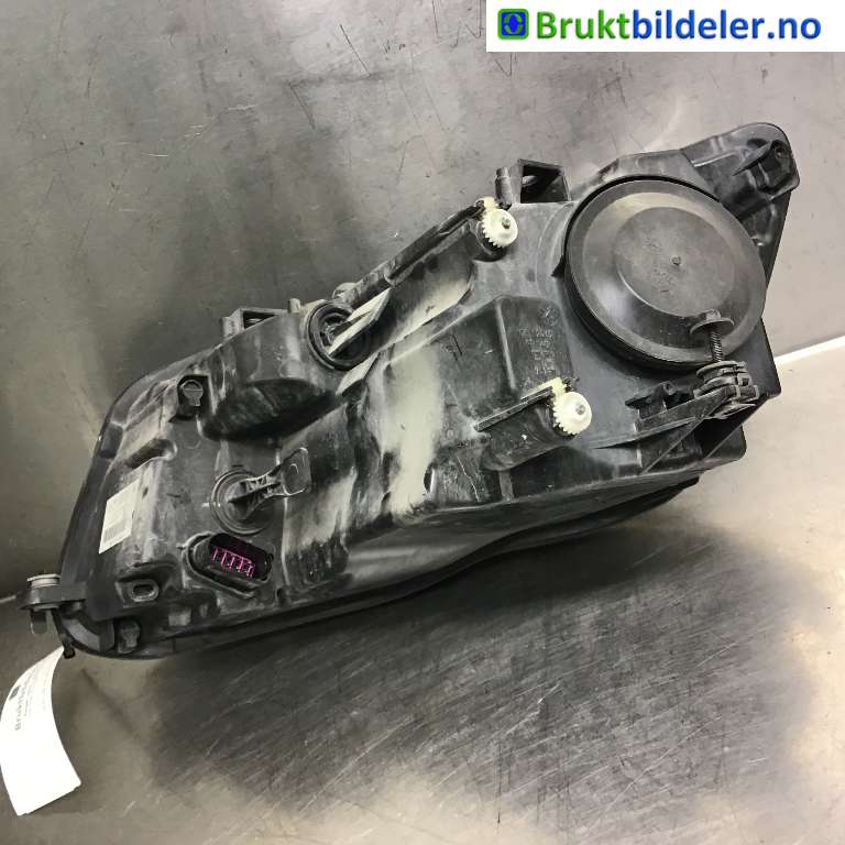 Frontlykt høyre halogen til VW Caddy 2010-2015 (Type III, Fase 2)  (VOLKSWAGEN|2K5 941 006 A|1EL 010 551-02|)