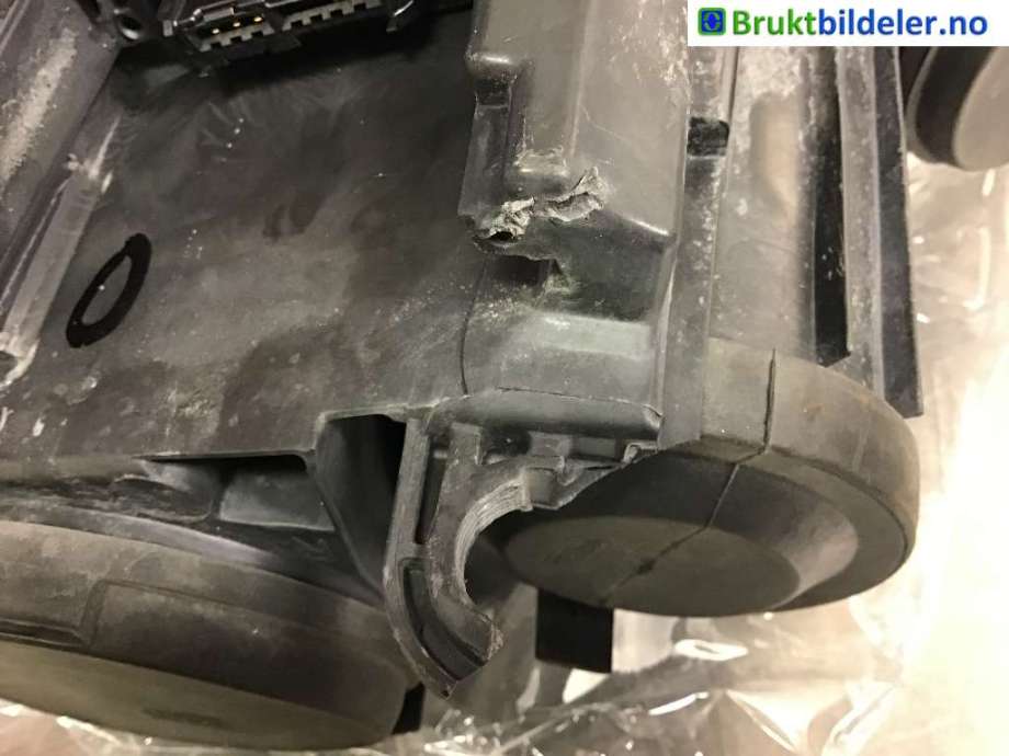 Frontlykt høyre xenon til VW Scirocco 2008-2013  (VOLKSWAGEN|1K8 941 032 D|89320011|)