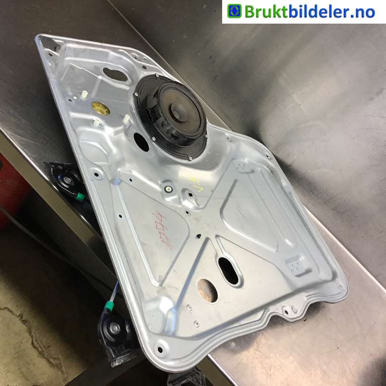 Ruteheis til VW Transporter / Caravelle 2009-2015 (Fase 2) (T5) (T5) (VOLKSWAGEN|7E0 837 753 E|)