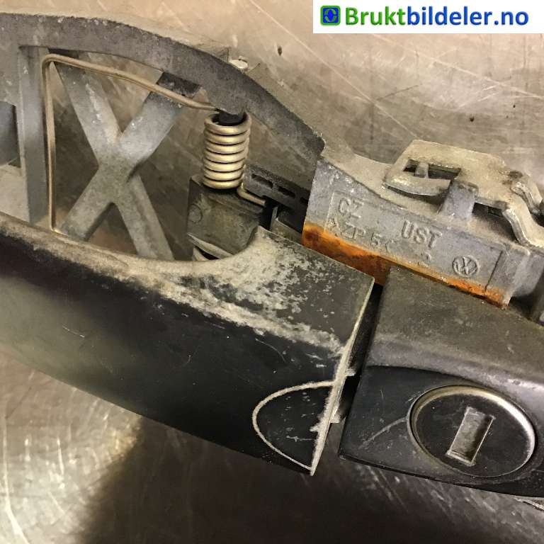 Dørhåndtak utv venstre foran til VW Transporter / Caravelle 2003-2009 (Fase 1) (T5) (T5) (VOLKSWAGEN|7H0 837 885 C|)