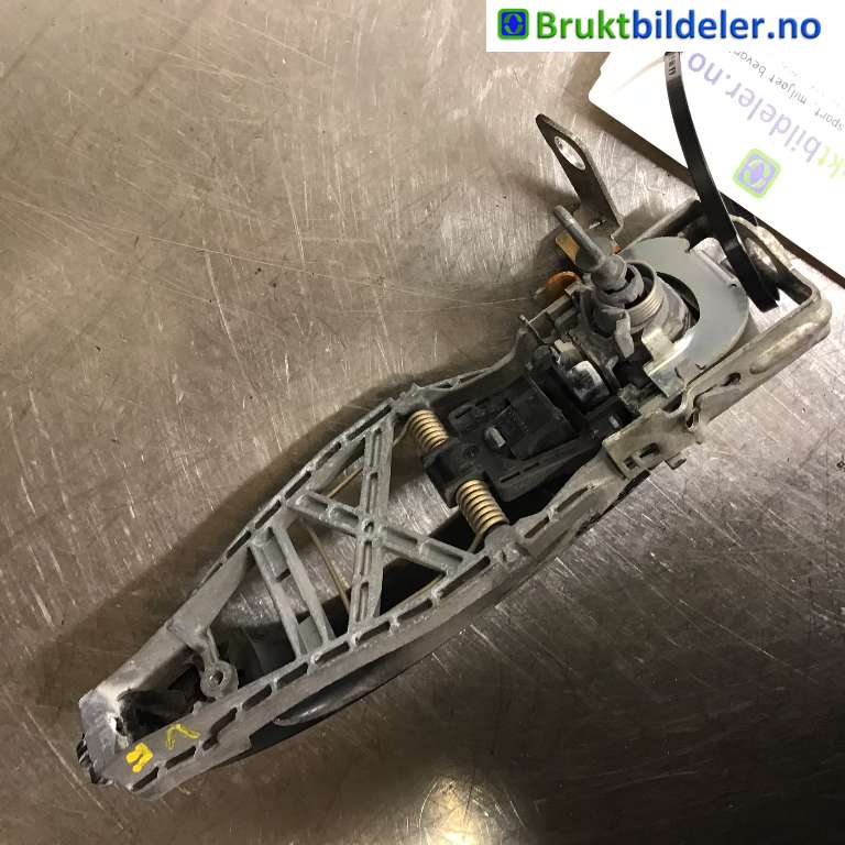 Dørhåndtak utv venstre foran til VW Transporter / Caravelle 2003-2009 (Fase 1) (T5) (T5) (VOLKSWAGEN|7H0 837 885 C|)