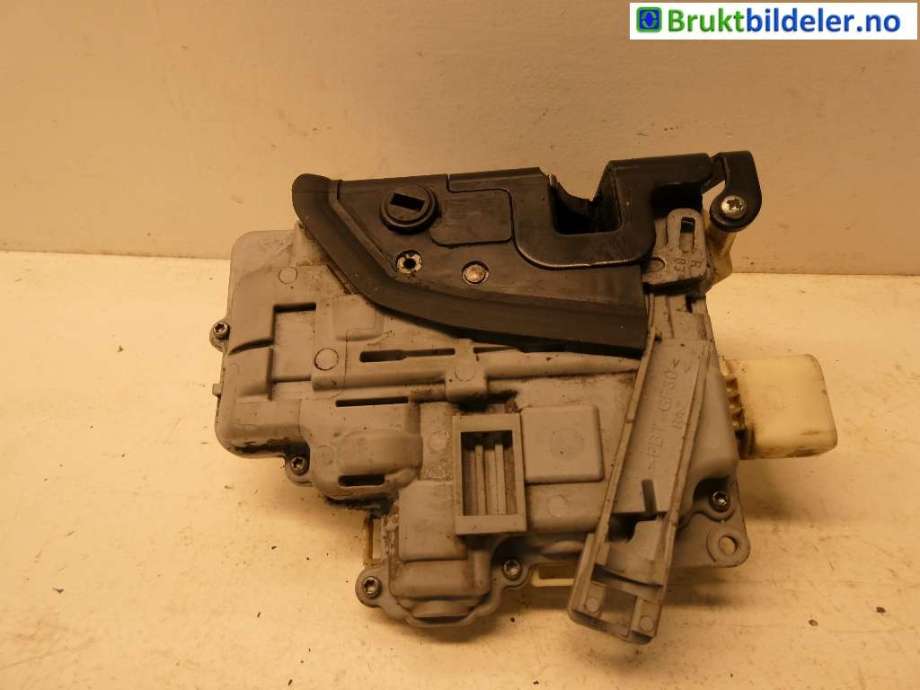 Låsekasse høyre bak til VW Passat 2005-2010 (B6) (B6) (VOLKSWAGEN|3C4 839 016 A|)