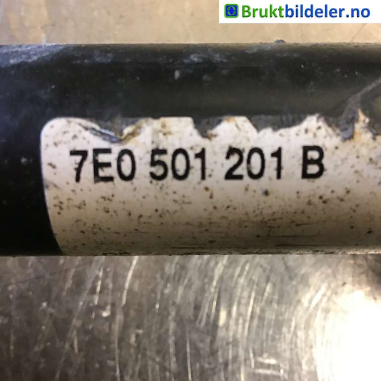 Drivaksel venstre bak til VW Transporter / Caravelle 2009-2015 (Fase 2) (T5) (T5) (VOLKSWAGEN|7E0 501 201 B|)