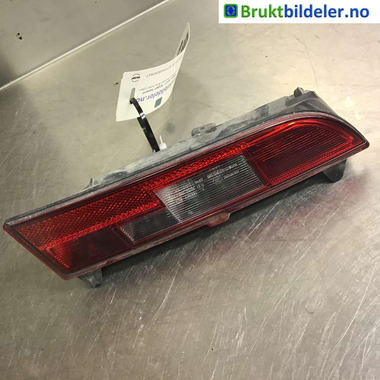 Baklykt fra støtfanger til BMW i3, 2013-2022  (BMW|63 21 7 304 044)