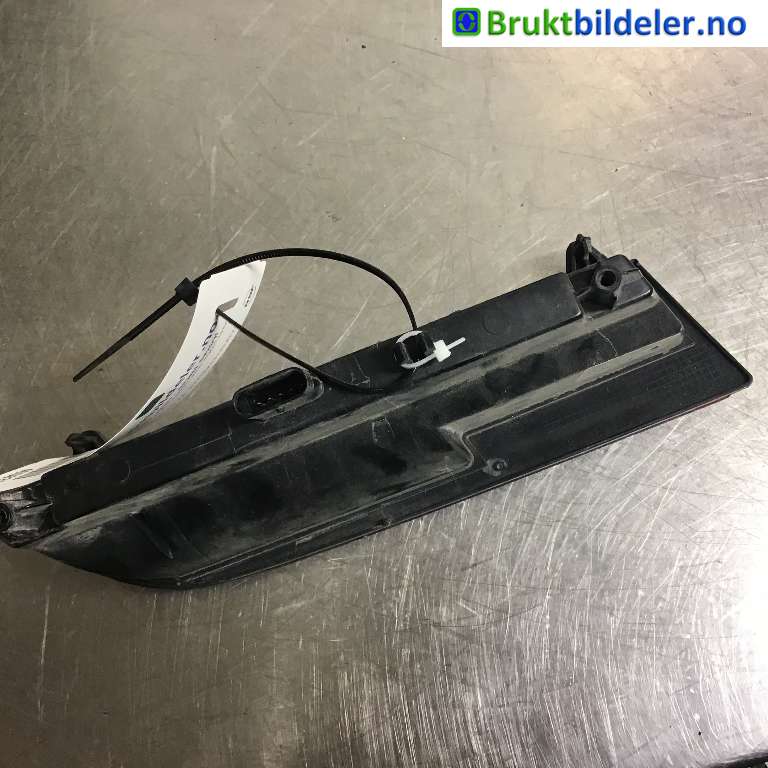 Baklykt fra støtfanger til BMW i3 2013-2022  (BMW|63 21 7 304 043||63 21 7 304 043-05)