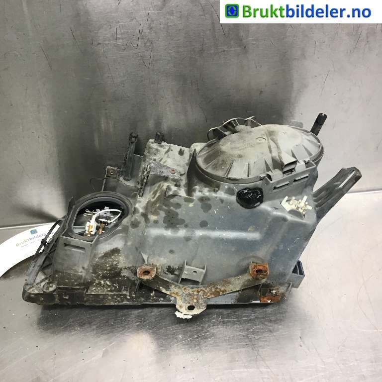 Frontlykt høyre halogen til Mercedes 280-560 1981-1991 (W126) (W126) (MERCEDES|A 126 820 90 61|)
