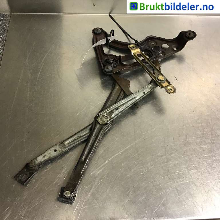 Ruteheis til Mercedes 280-560 1981-1991 (W126) (W126) (MERCEDES|A 126 720 01 46|)
